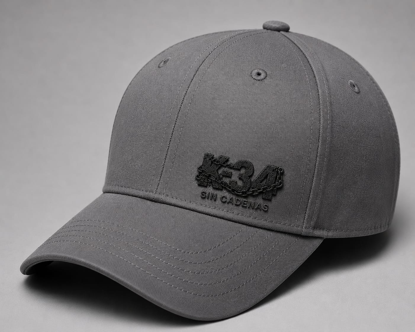 Gorra oficial K-34 SIN CADENAS® gris oxford con logotipo negro en relieve