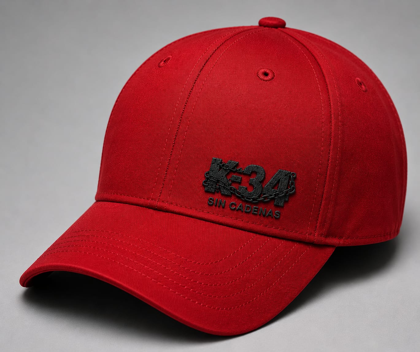 Gorra oficial K-34 SIN CADENAS® roja con logotipo negro en relieve