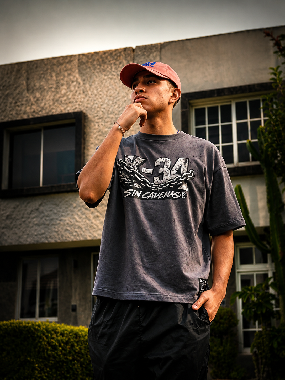 Playera oversize gris con estampado de cadenas K-34 SIN CADENAS®